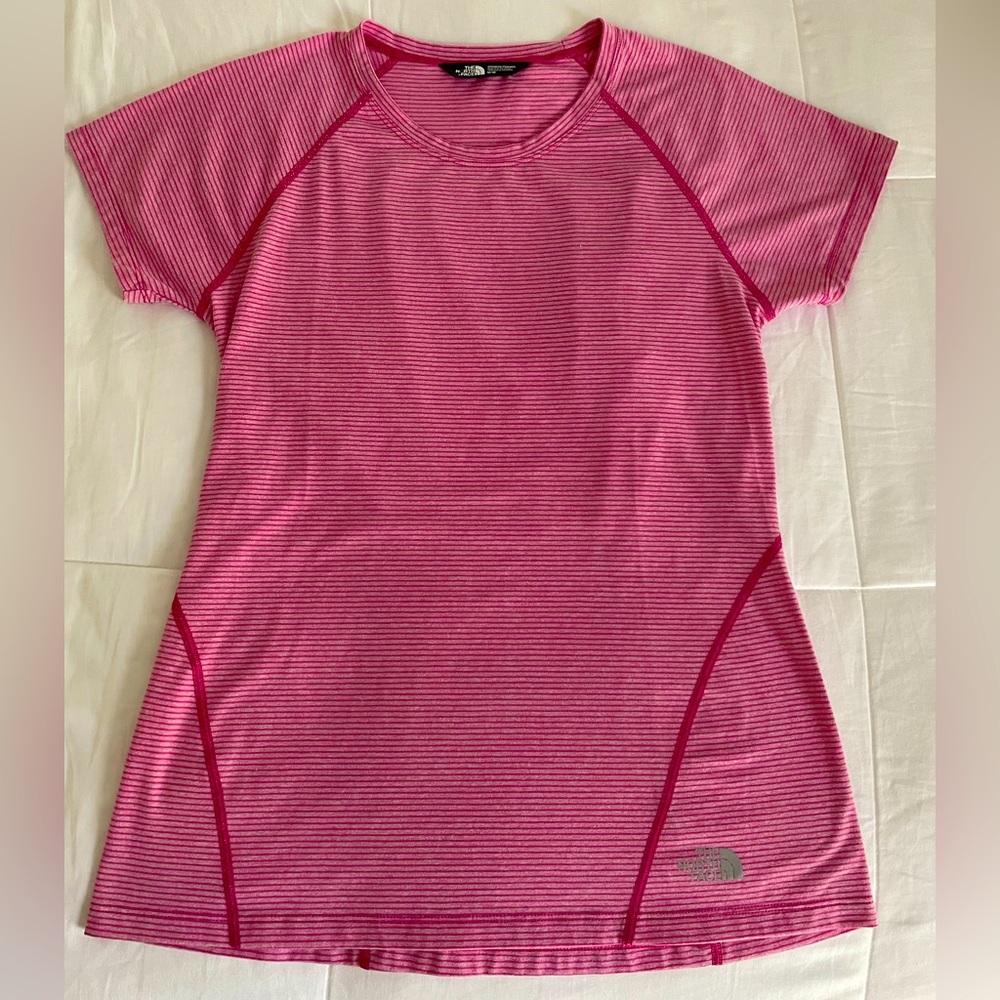Women’s The North Face shirt sleeve shirt size medium